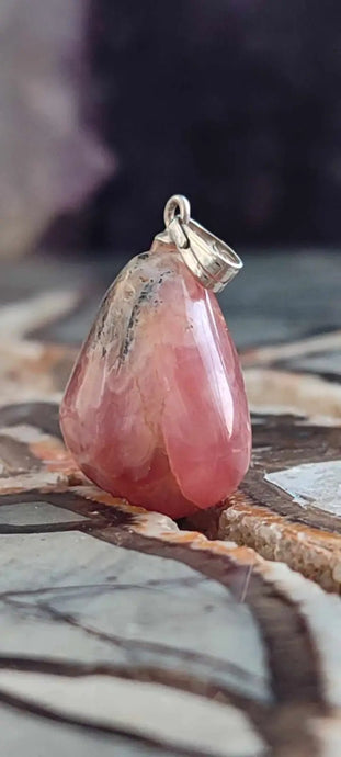 Rhodochrosite cristallisée du Pérou pendentif Grade ’Extra’ (fourni avec cordon) Rhodochrosite cristallisée du Pérou pendentif Grade ’Extra’