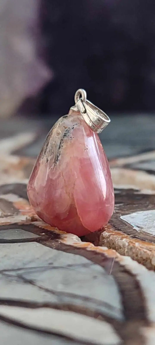 Rhodochrosite cristallisée du Pérou pendentif Grade ’Extra’ (fourni avec cordon) Rhodochrosite cristallisée du Pérou pendentif Grade ’Extra’