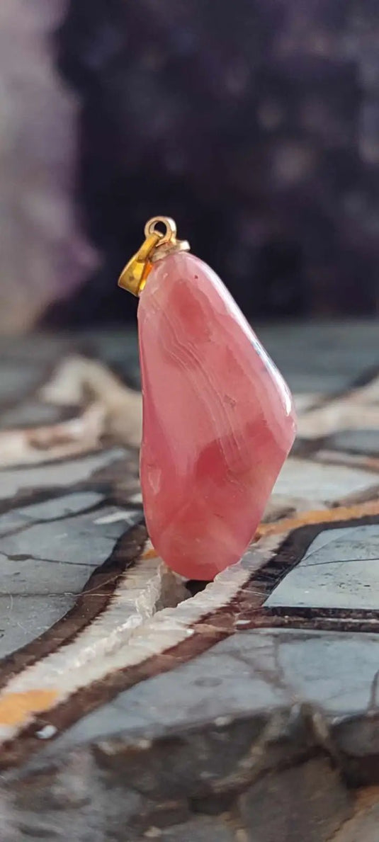 Rhodochrosite cristallisée du Pérou pendentif Grade ’Extra’ (fourni avec cordon) Rhodochrosite cristallisée du Pérou pendentif Grade ’Extra’