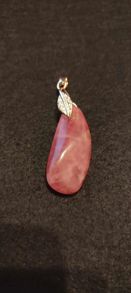 Rhodochrosite cristallisée du Pérou pendentif Grade ’Extra’ (fourni avec cordon) Rhodochrosite cristallisée du Pérou pendentif Grade ’Extra’