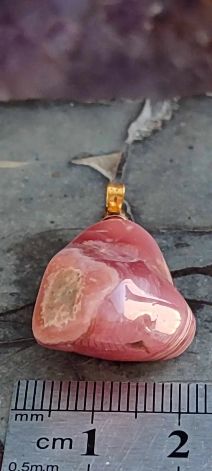 Chargez l&#39;image dans la visionneuse de la galerie, Rhodochrosite cristallisée du Pérou pendentif Grade ’Extra’ (fourni avec cordon) Rhodochrosite cristallisée du Pérou pendentif Grade ’Extra’
