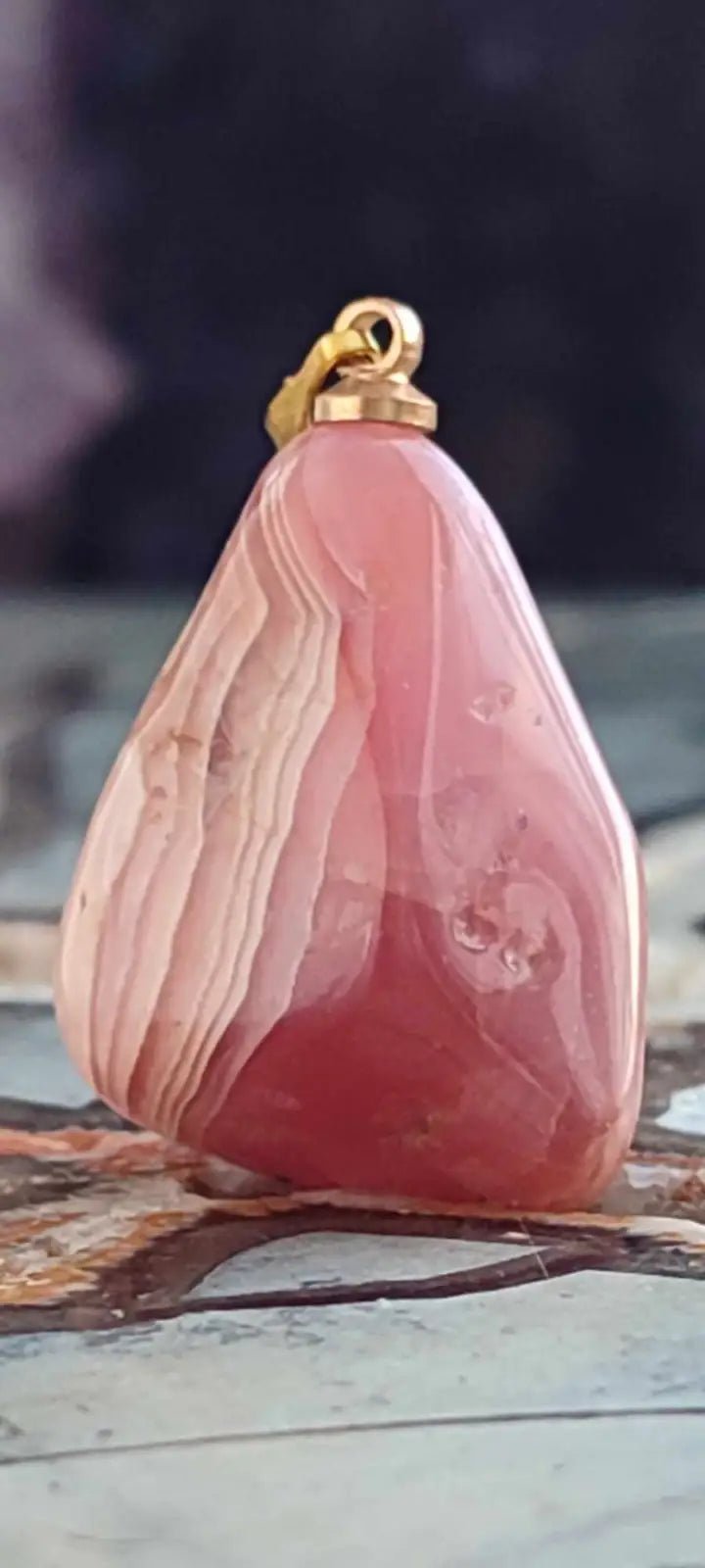 Chargez l&#39;image dans la visionneuse de la galerie, Rhodochrosite cristallisée du Pérou pendentif Grade ’Extra’ (fourni avec cordon) Rhodochrosite cristallisée du Pérou pendentif Grade ’Extra’
