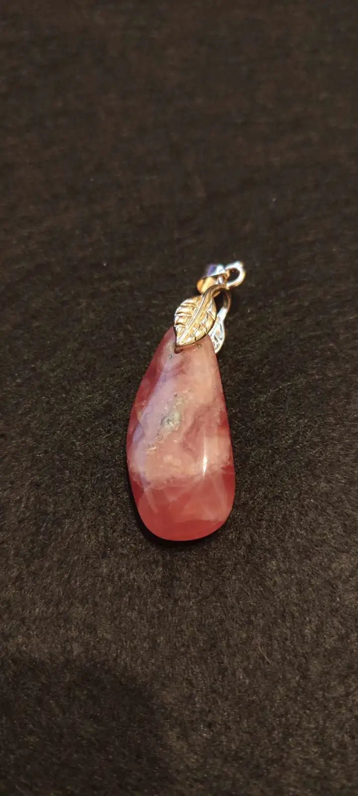 Chargez l&#39;image dans la visionneuse de la galerie, Rhodochrosite cristallisée du Pérou pendentif Grade ’Extra’ (fourni avec cordon) Rhodochrosite cristallisée du Pérou pendentif Grade ’Extra’
