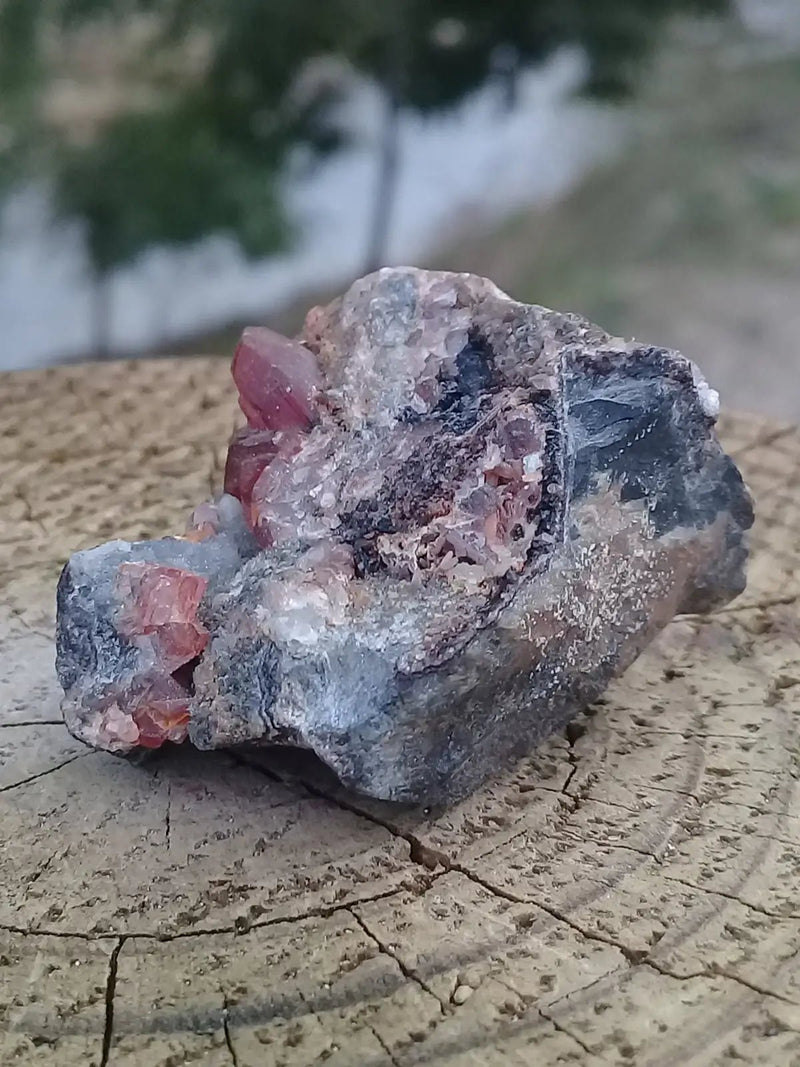 Load image into Gallery viewer, Rhodochrosite cristallisée du Pérou pierre brute Grade A ++++ Rhodochrosite cristallisée du Pérou
