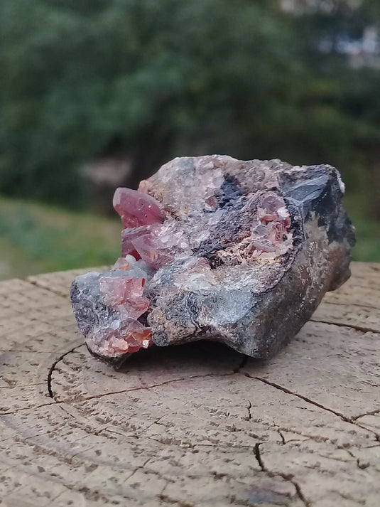 Rhodochrosite cristallisée du Pérou pierre brute Grade A ++++ Rhodochrosite cristallisée du Pérou Dans la besace du p'tit Poucet...   