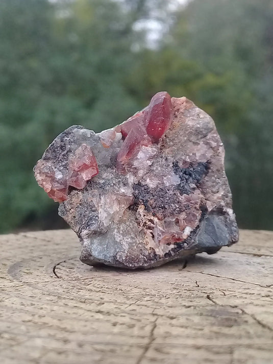 Rhodochrosite cristallisée du Pérou pierre brute Grade A ++++ Rhodochrosite cristallisée du Pérou Dans la besace du p'tit Poucet...   