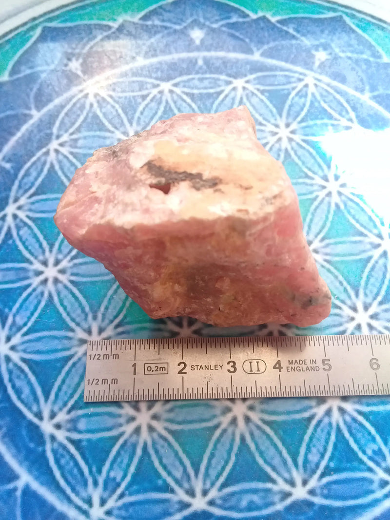 Load image into Gallery viewer, Rhodochrosite rose du Mexique Grade A ++++ pierre brute Rhodochroste rose du Mexique pierre brute Dans la besace du p&#39;tit Poucet...   
