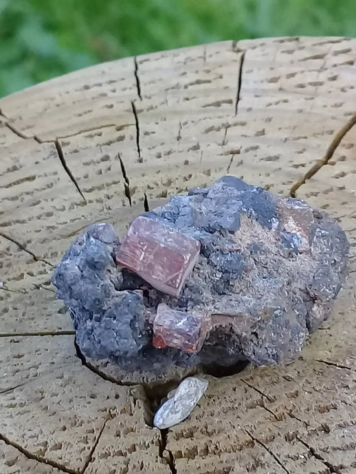 Rhodonite cristallisée du Pérou Grade A ++++ Rhodonite cristallisée du Pérou