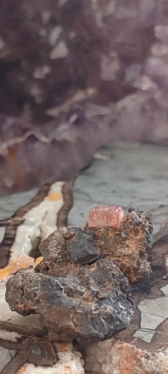 Load image into Gallery viewer, Rhodonite cristallisée du Pérou Grade A ++++ Rhodonite cristallisée du Pérou
