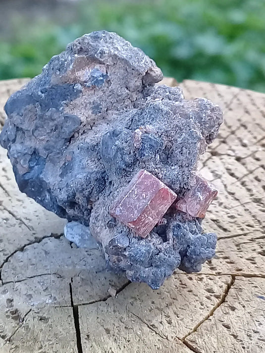 Rhodonite cristallisée du Pérou Grade A ++++ Rhodonite cristallisée du Pérou Dans la besace du p'tit Poucet...   