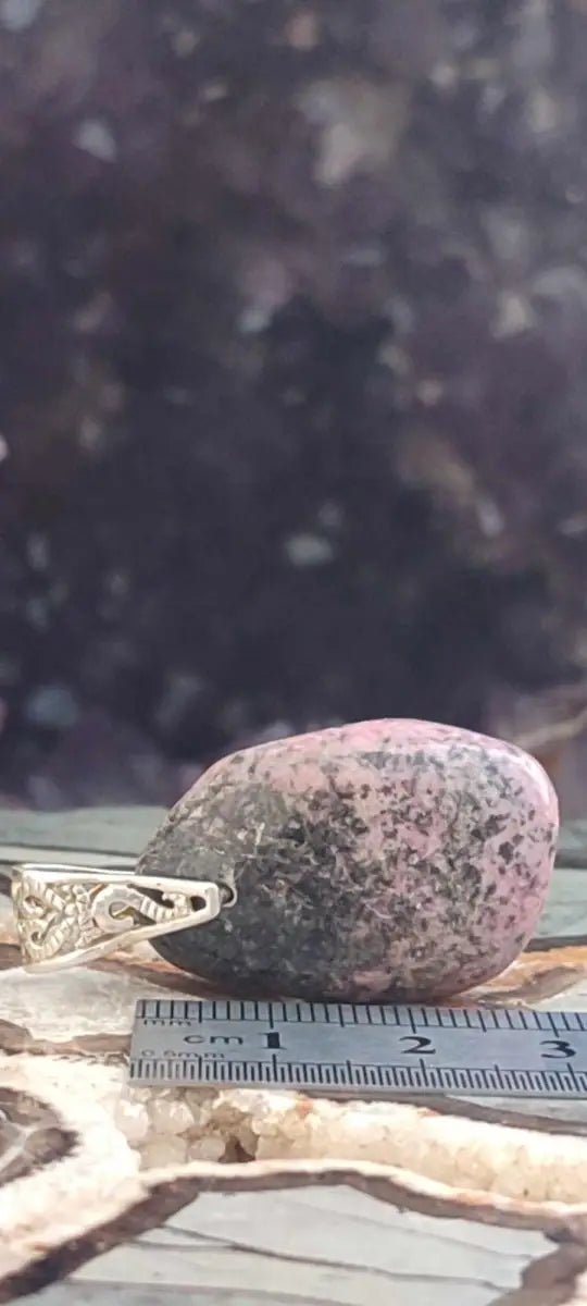 Load image into Gallery viewer, Rhodonite d’Argentine pendentif bélière Argt 925 Grade A ++++ (fourni avec cordon) Rhodonite pendentif bélière Argent 925
