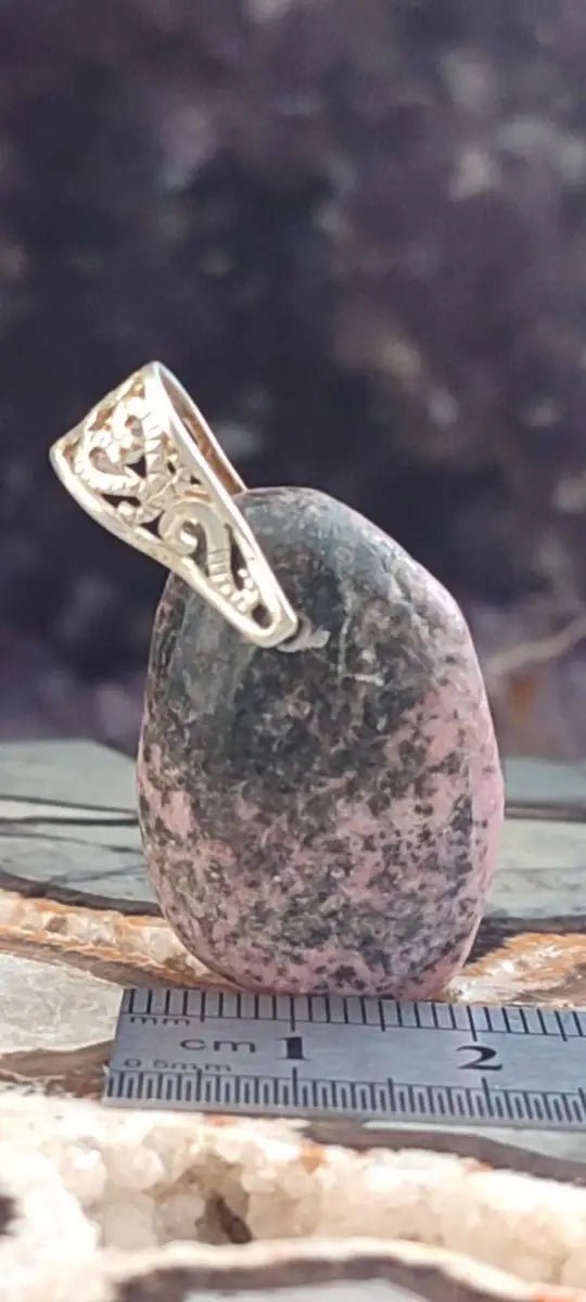 Load image into Gallery viewer, Rhodonite d’Argentine pendentif bélière Argt 925 Grade A ++++ (fourni avec cordon) Rhodonite pendentif bélière Argent 925
