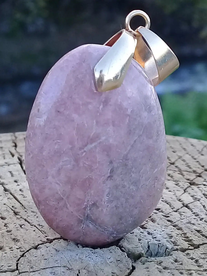 Load image into Gallery viewer, Rhodonite d’Argentine pendentif Grade A ++++ (fourni avec cordon) Rhodonite pendentif
