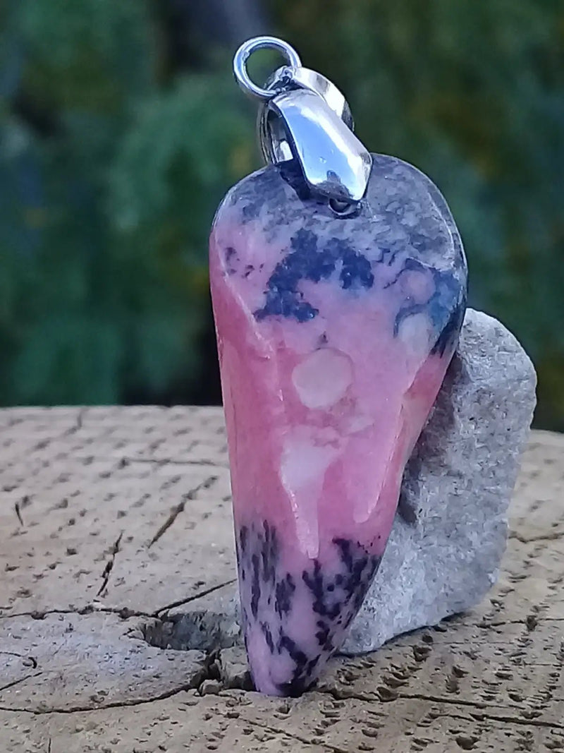 Load image into Gallery viewer, Rhodonite d’Argentine pendentif Grade A ++++ (fourni avec cordon) Rhodonite pendentif
