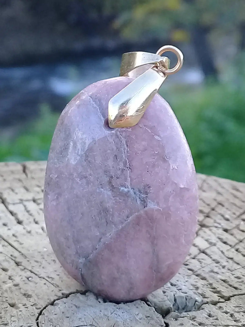Load image into Gallery viewer, Rhodonite d’Argentine pendentif Grade A ++++ (fourni avec cordon) Rhodonite pendentif
