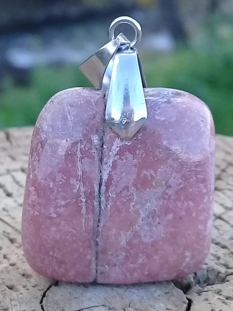 Load image into Gallery viewer, Rhodonite d’Argentine pendentif Grade A ++++ (fourni avec cordon) Rhodonite pendentif
