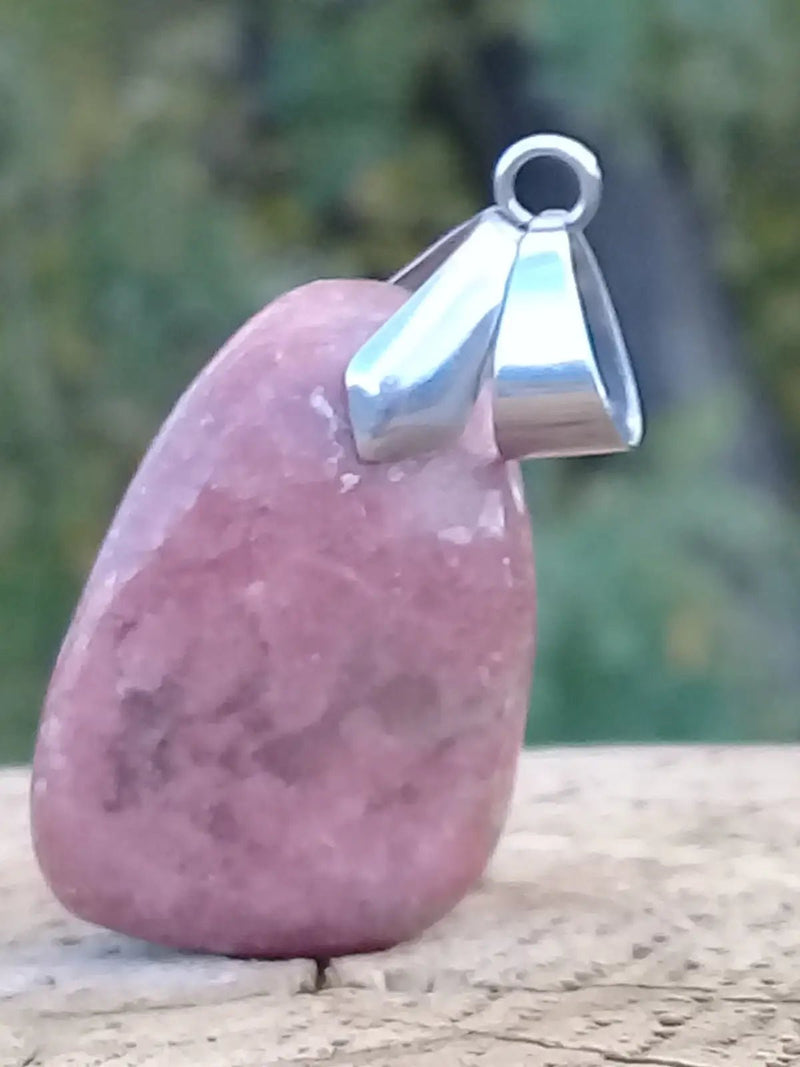 Load image into Gallery viewer, Rhodonite d’Argentine pendentif Grade A ++++ (fourni avec cordon) Rhodonite pendentif
