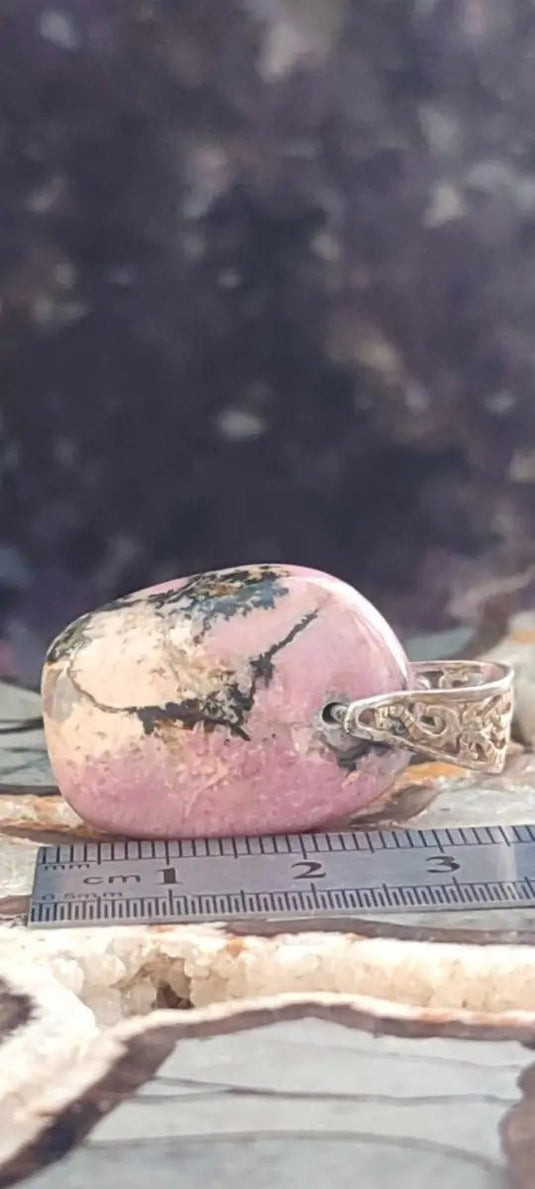 Rhodonite d’Argentine pendentif Grade A ++++ (fourni avec cordon) Rhodonite pendentif