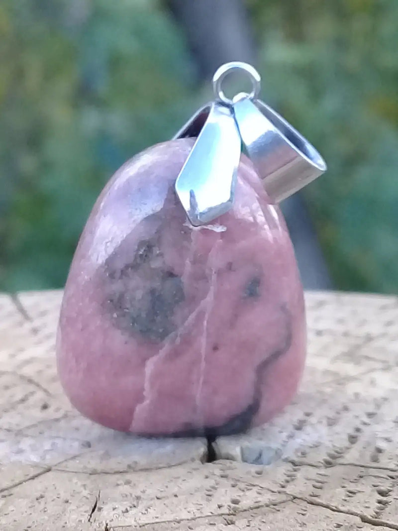 Load image into Gallery viewer, Rhodonite d’Argentine pendentif Grade A ++++ (fourni avec cordon) Rhodonite pendentif
