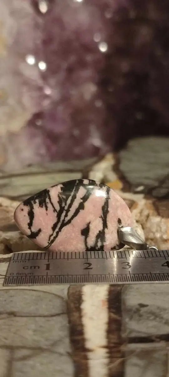 Load image into Gallery viewer, Rhodonite d’Argentine pendentif Grade A ++++ (fourni avec cordon) Rhodonite pendentif
