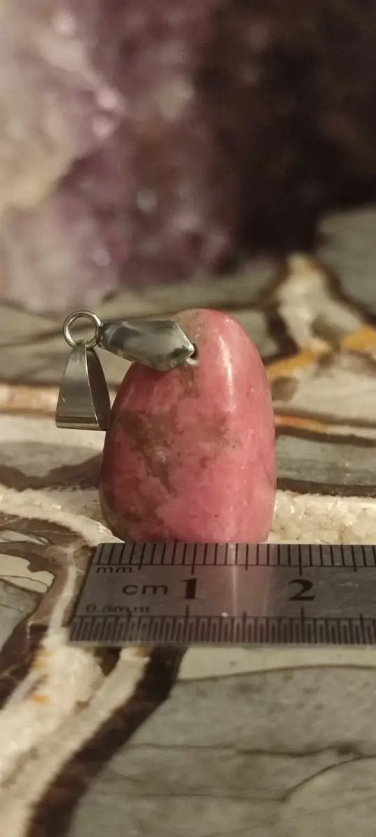 Load image into Gallery viewer, Rhodonite d’Argentine pendentif Grade A ++++ (fourni avec cordon) Rhodonite pendentif
