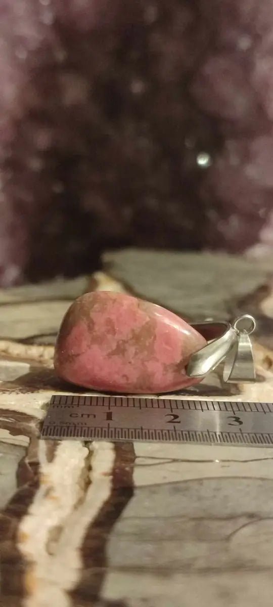 Load image into Gallery viewer, Rhodonite d’Argentine pendentif Grade A ++++ (fourni avec cordon) Rhodonite pendentif
