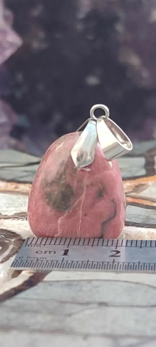 Load image into Gallery viewer, Rhodonite d’Argentine pendentif Grade A ++++ (fourni avec cordon) Rhodonite pendentif
