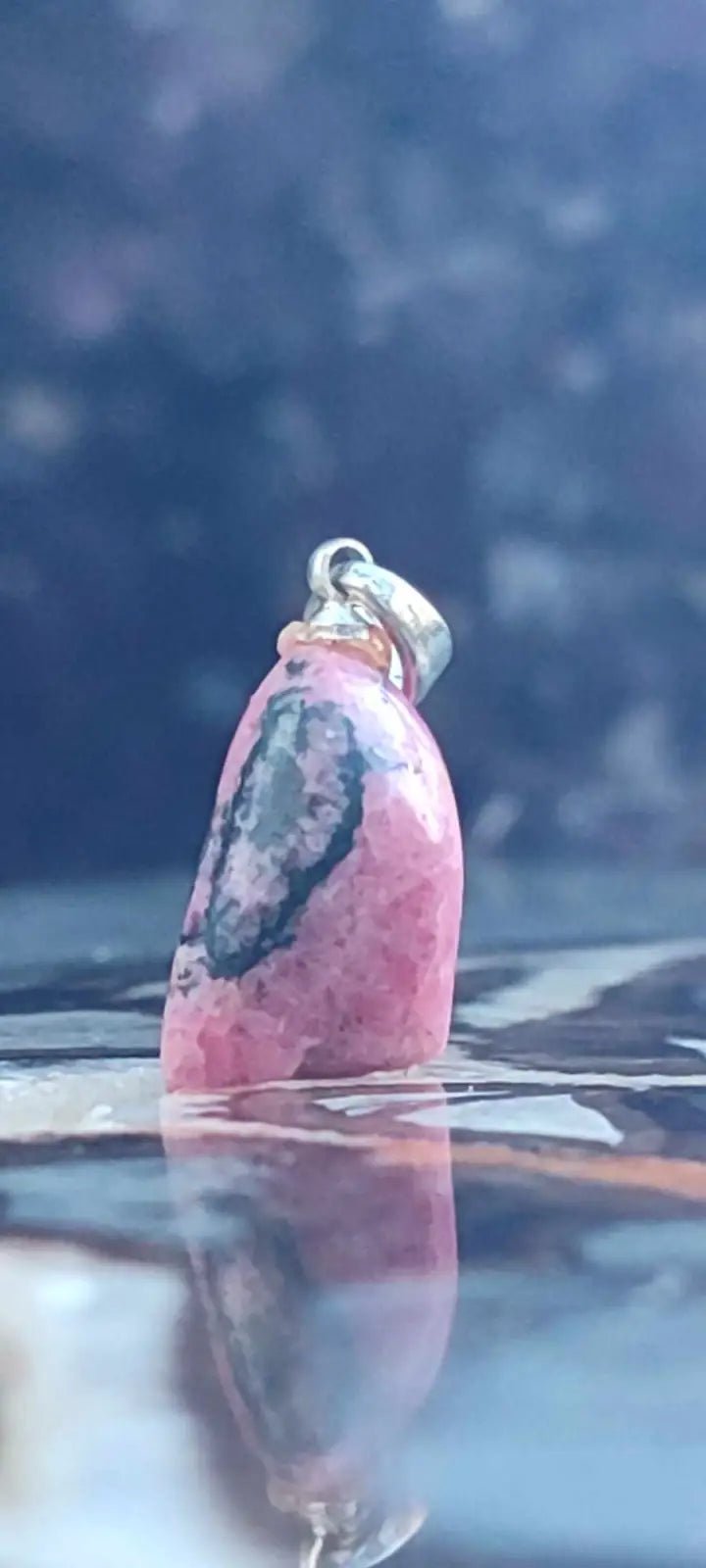 Chargez l&#39;image dans la visionneuse de la galerie, Rhodonite d’Argentine pendentif Grade A++++ monté argt925 (fourni avec cordon) Rhodonite pendentif bélière Argent 925
