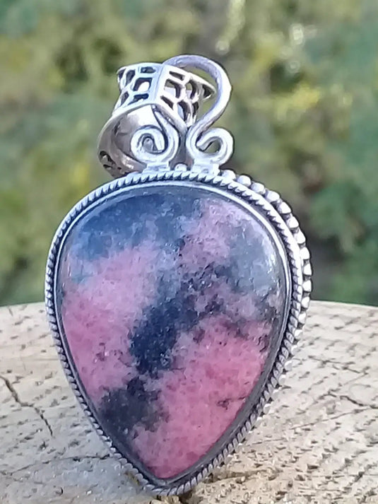 Rhodonite d’Argentine pendentif Grade A ++++ monté sur Argt Rhodié Rhodonite pendentif sur Argt Rhodié