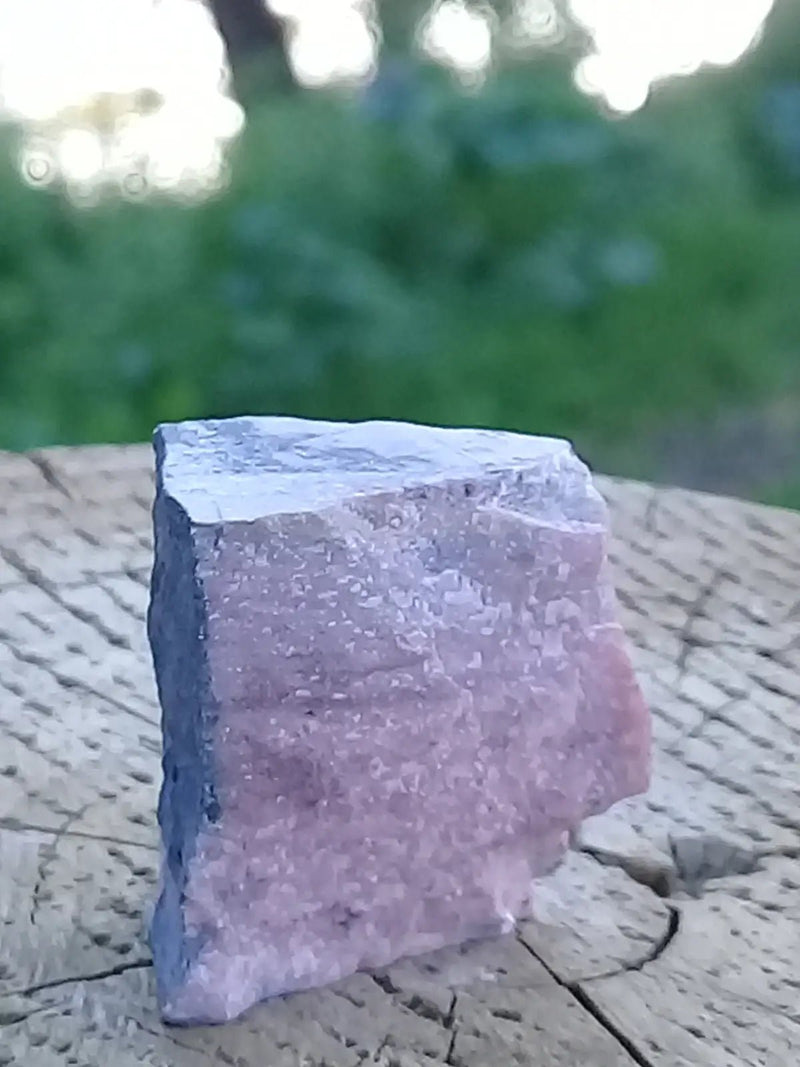 Load image into Gallery viewer, Rhodonite d’Argentine pierre brute Grade A ++++ Rhodonite pierre brute
