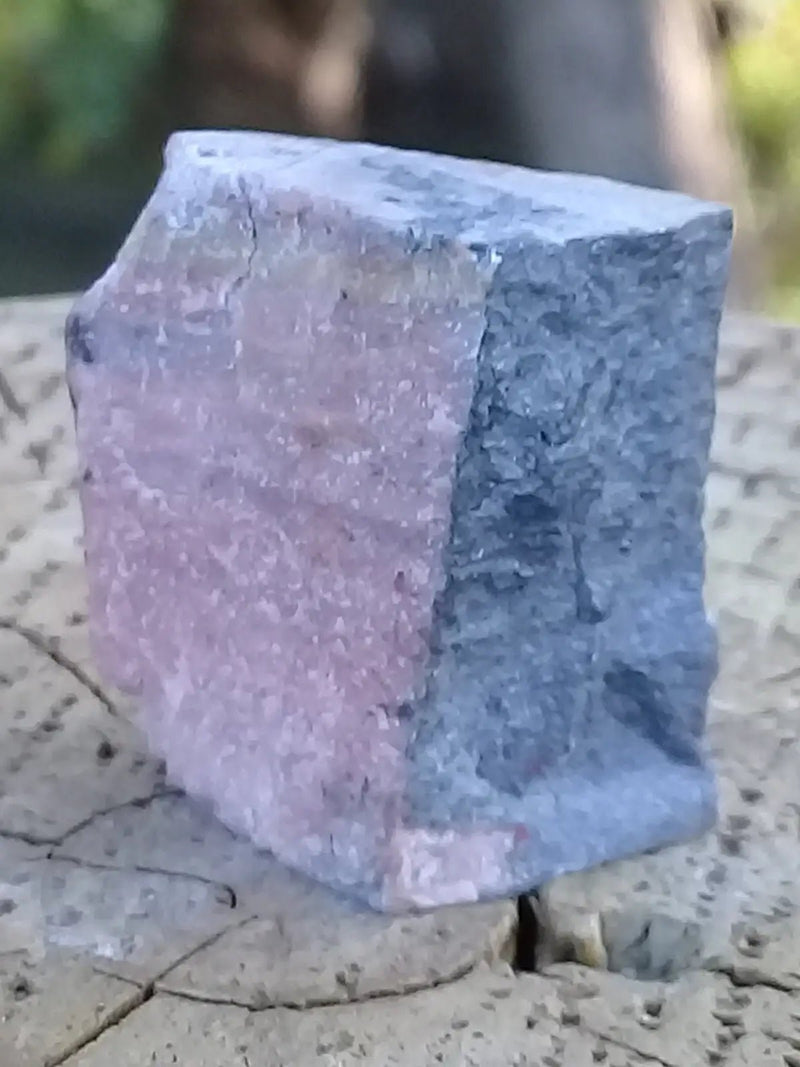 Load image into Gallery viewer, Rhodonite d’Argentine pierre brute Grade A ++++ Rhodonite pierre brute
