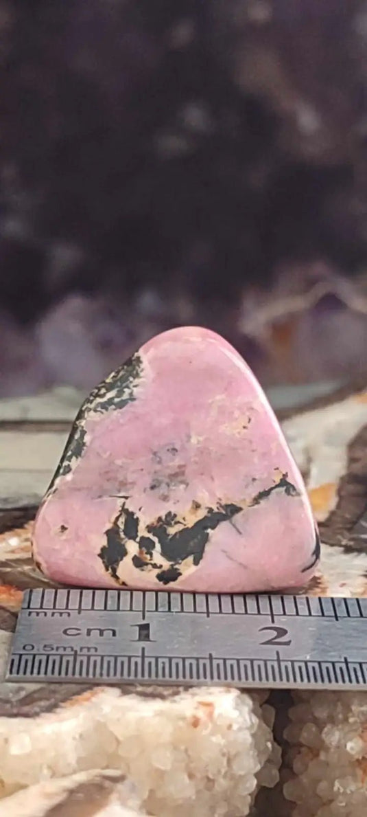 Rhodonite d’Argentine pierre roulée Grade A++++ Rhodonite pierre roulée