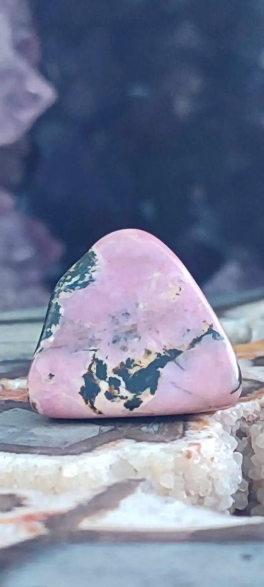Rhodonite d’Argentine pierre roulée Grade A++++ Rhodonite pierre roulée