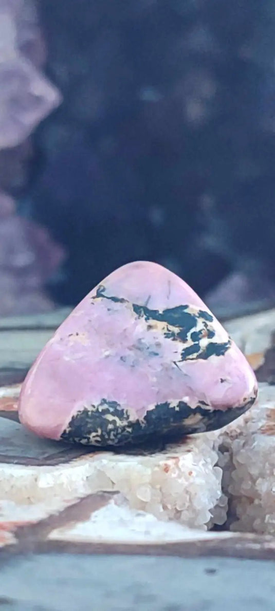 Rhodonite d’Argentine pierre roulée Grade A++++ Rhodonite pierre roulée