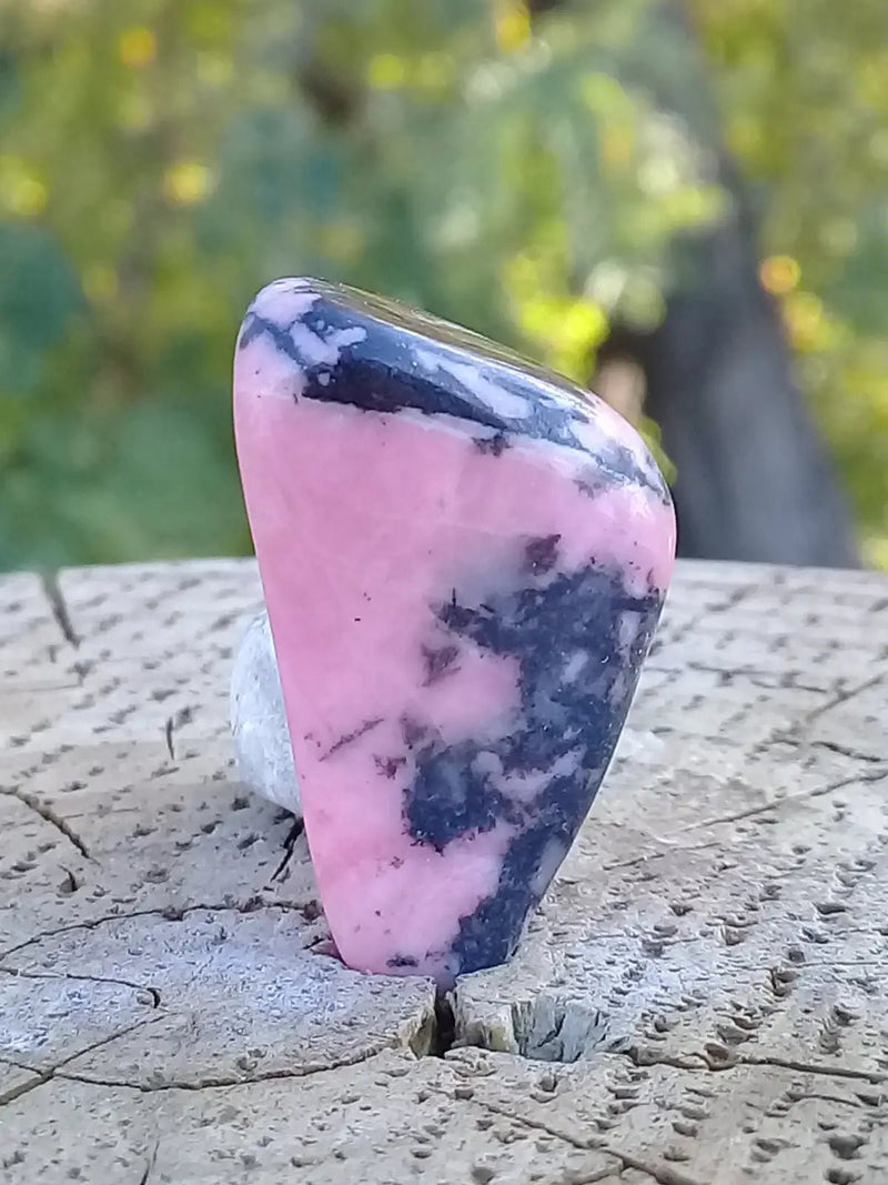 Load image into Gallery viewer, Rhodonite d’Argentine pierre roulée Grade A ++++ Rhodonite pierre roulée
