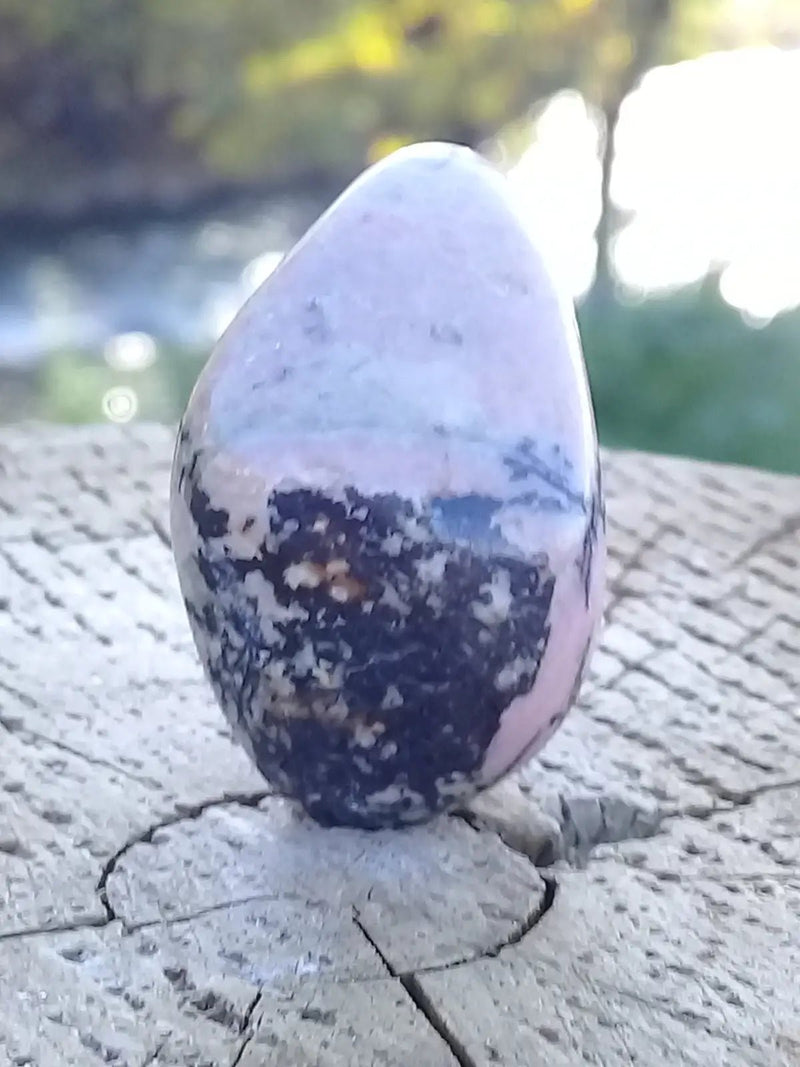 Chargez l'image dans la visionneuse de la galerie, Rhodonite d’Argentine pierre roulée Grade A ++++ Rhodonite pierre roulée
