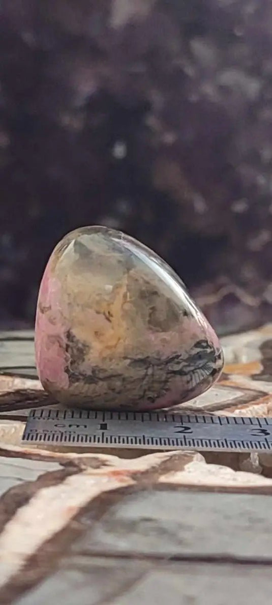 Rhodonite d’Argentine pierre roulée Grade A ++++ Rhodonite pierre roulée