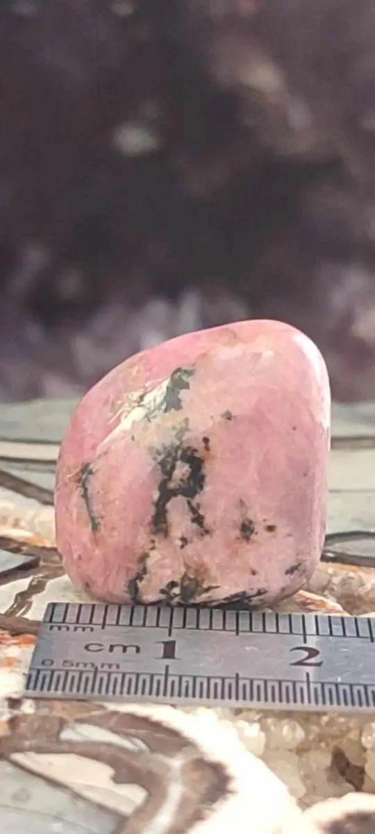 Chargez l'image dans la visionneuse de la galerie, Rhodonite d’Argentine pierre roulée Grade A ++++ Rhodonite pierre roulée

