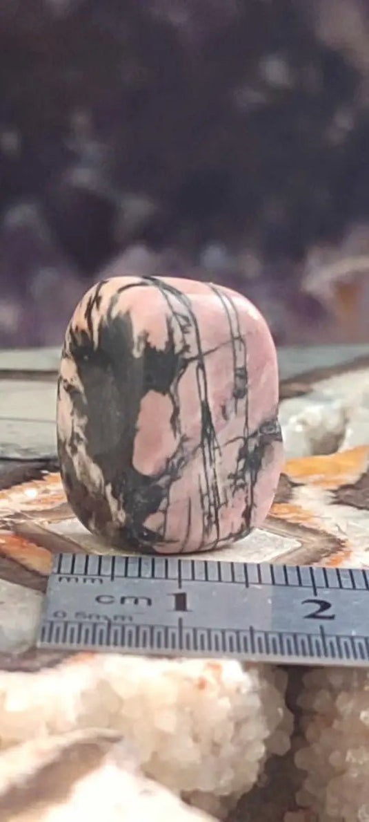 Rhodonite d’Argentine pierre roulée Grade A ++++ Rhodonite pierre roulée