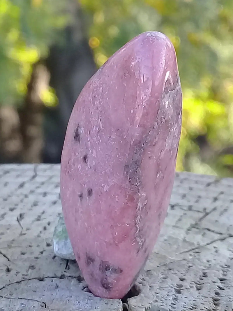 Chargez l'image dans la visionneuse de la galerie, Rhodonite d’Argentine pierre roulée Grade A ++++ Rhodonite pierre roulée
