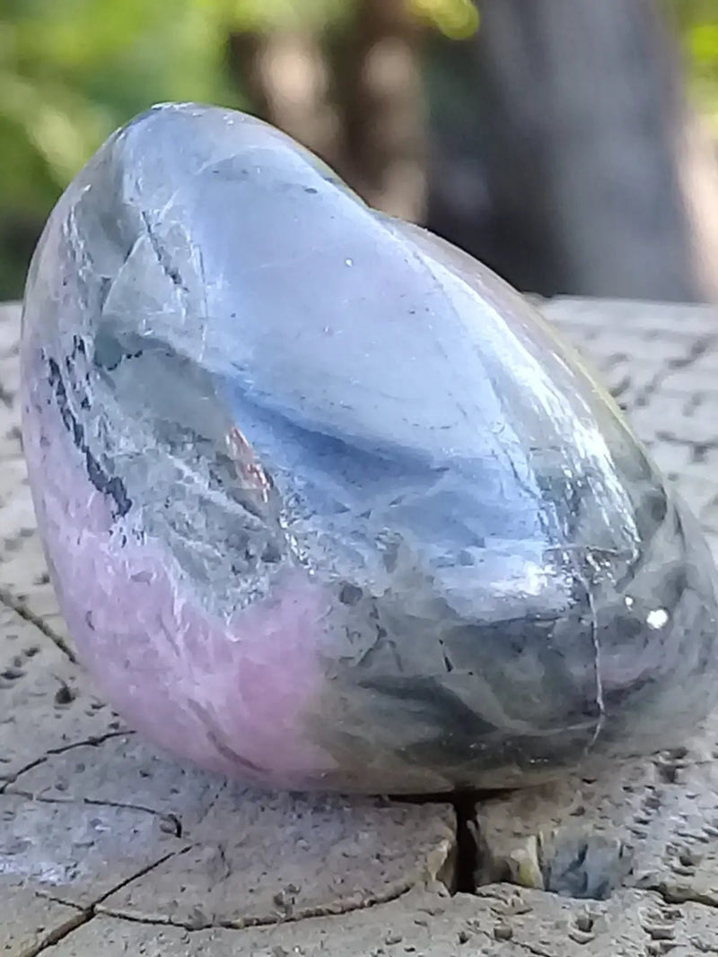 Load image into Gallery viewer, Rhodonite d’Argentine pierre roulée Grade A ++++ Rhodonite pierre roulée
