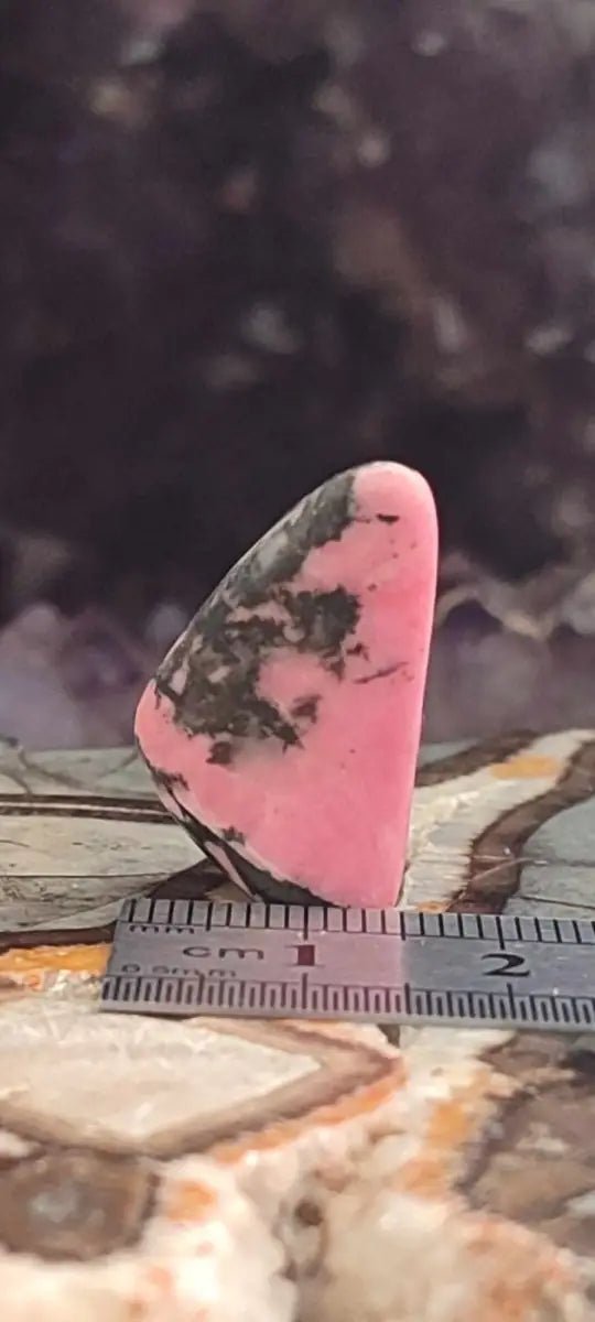 Load image into Gallery viewer, Rhodonite d’Argentine pierre roulée Grade A ++++ Rhodonite pierre roulée
