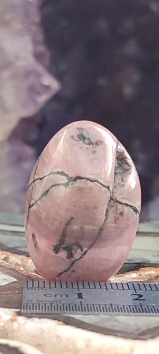 Load image into Gallery viewer, Rhodonite d’Argentine pierre roulée Grade A ++++ Rhodonite pierre roulée
