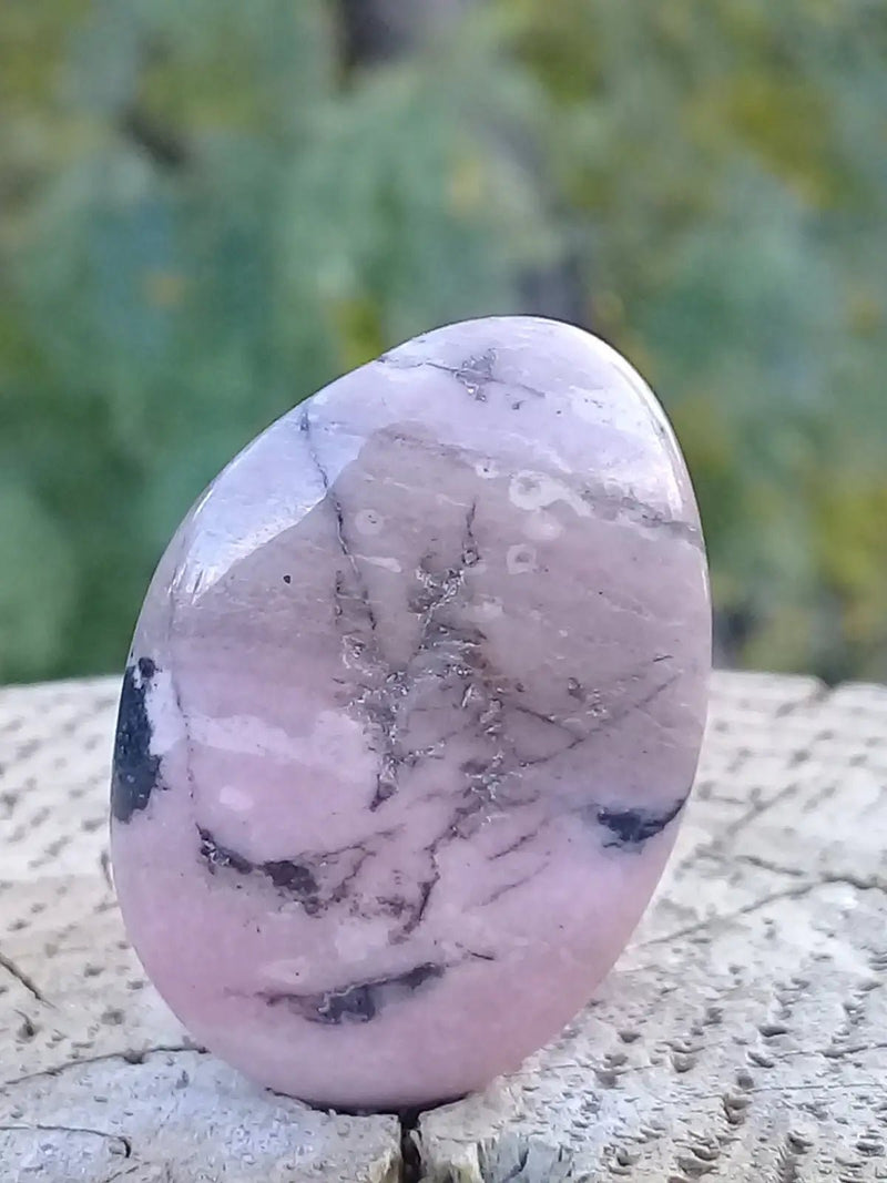 Load image into Gallery viewer, Rhodonite d’Argentine pierre roulée Grade A ++++ Rhodonite pierre roulée
