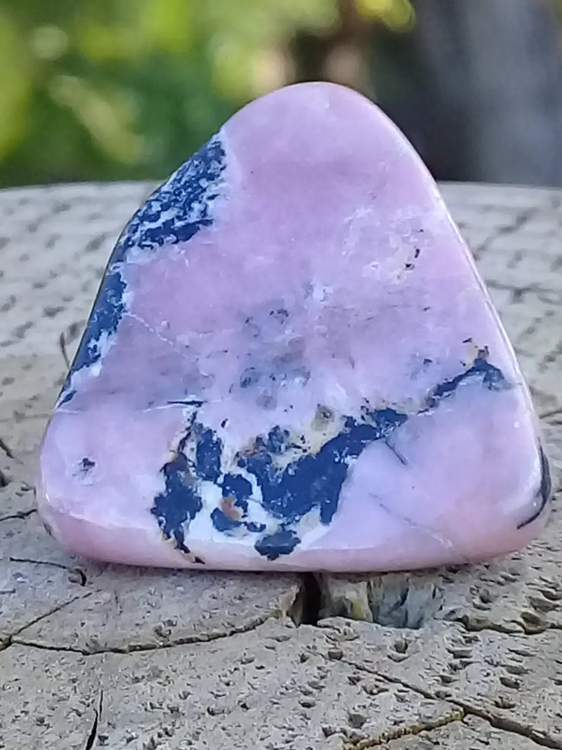 Load image into Gallery viewer, Rhodonite d’Argentine pierre roulée Grade A ++++
