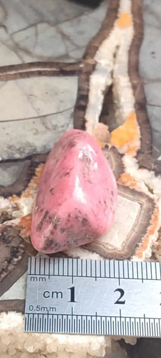 Rhodonite d’Argentine pierre roulée Grade A ++++ Rhodonite pierre roulée