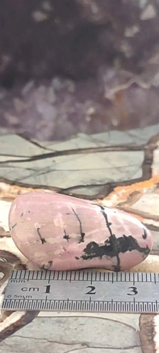 Rhodonite d’Argentine pierre roulée Grade A ++++ Rhodonite pierre roulée