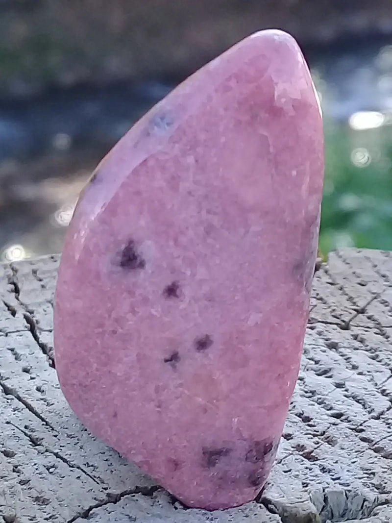 Chargez l'image dans la visionneuse de la galerie, Rhodonite d’Argentine pierre roulée Grade A ++++ Rhodonite pierre roulée
