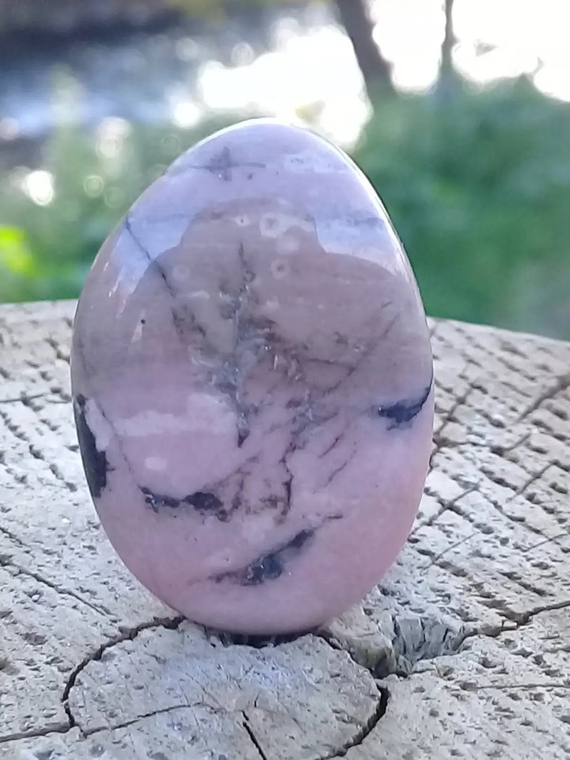 Load image into Gallery viewer, Rhodonite d’Argentine pierre roulée Grade A ++++ Rhodonite pierre roulée
