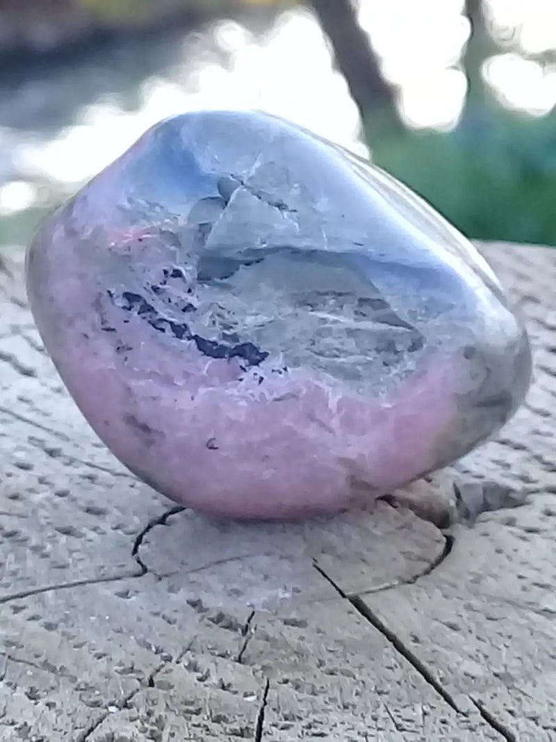 Load image into Gallery viewer, Rhodonite d’Argentine pierre roulée Grade A ++++ Rhodonite pierre roulée
